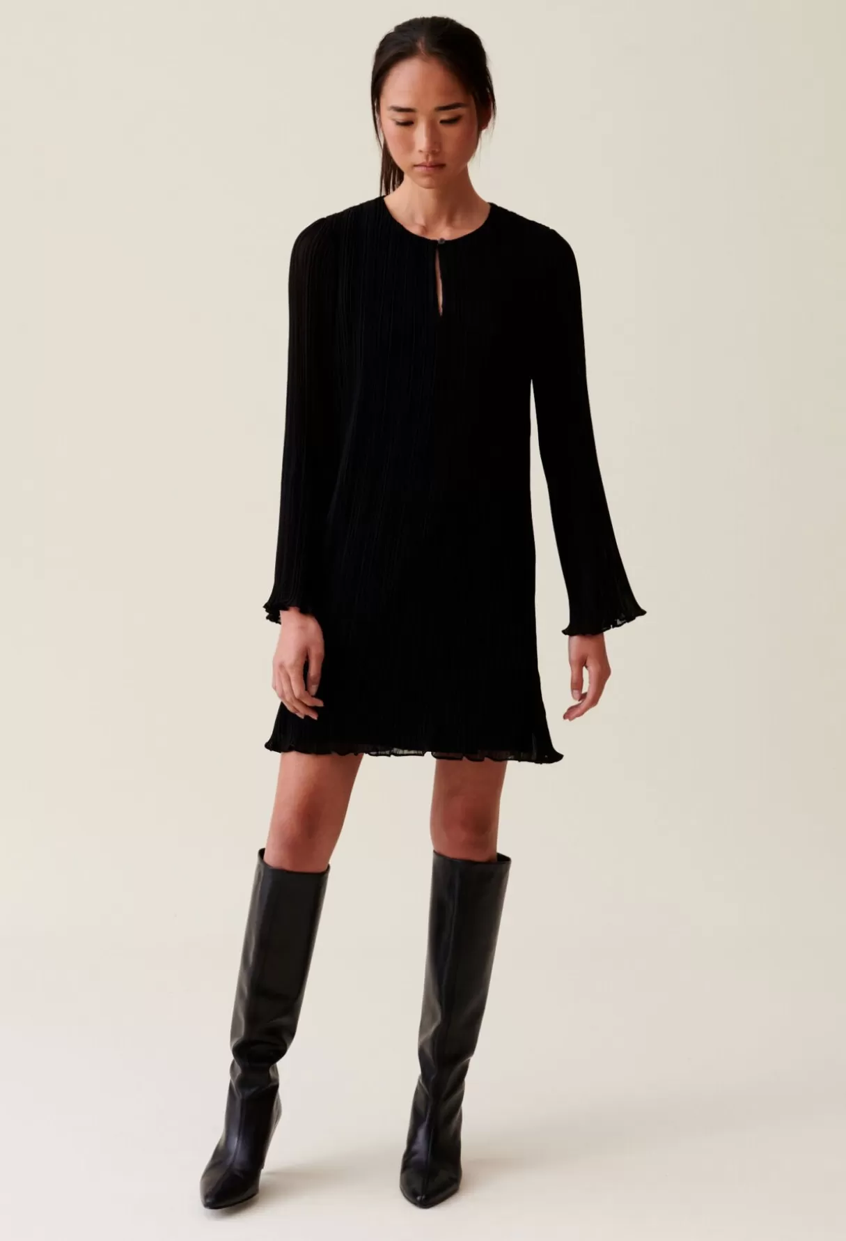 Robes-Claudie Pierlot Robe courte plissée manches longues Noir