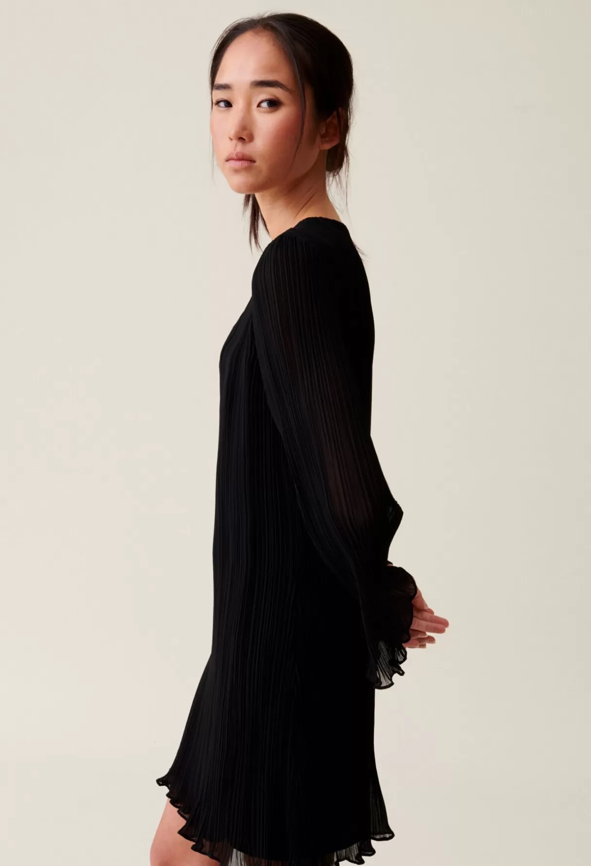 Robes-Claudie Pierlot Robe courte plissée manches longues Noir