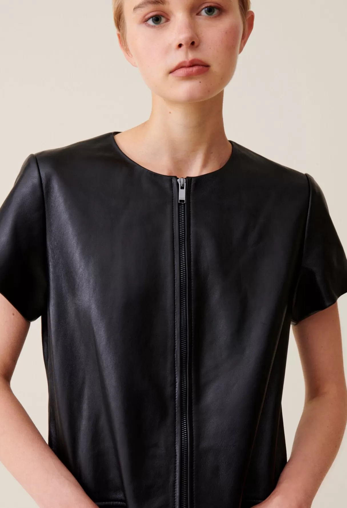 Robes-Claudie Pierlot Robe cuir courte zippée Noir